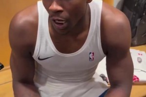 都是自己人！华子接受采访，结果记者把戈贝尔的裸体拍下了